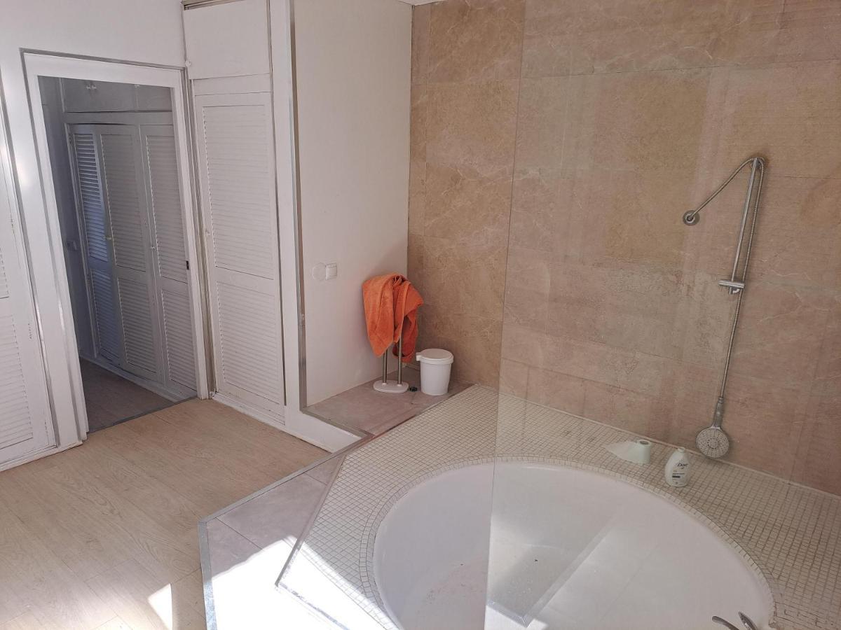Private Suites In Huge Penthouse 1St Line Puerto Banus, Incredible Views, Jacuzzis Marbella Exteriör bild