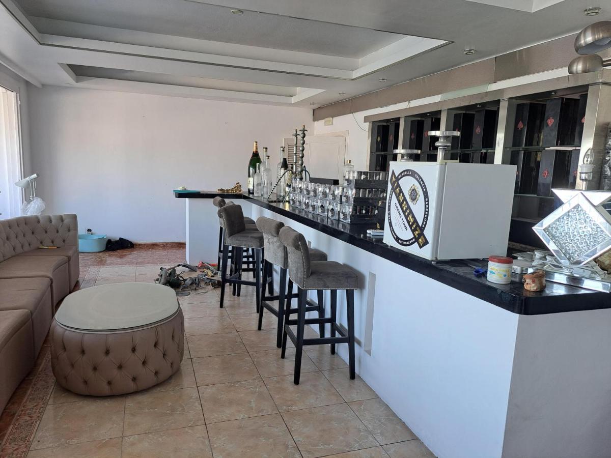 Private Suites In Huge Penthouse 1St Line Puerto Banus, Incredible Views, Jacuzzis Marbella Exteriör bild