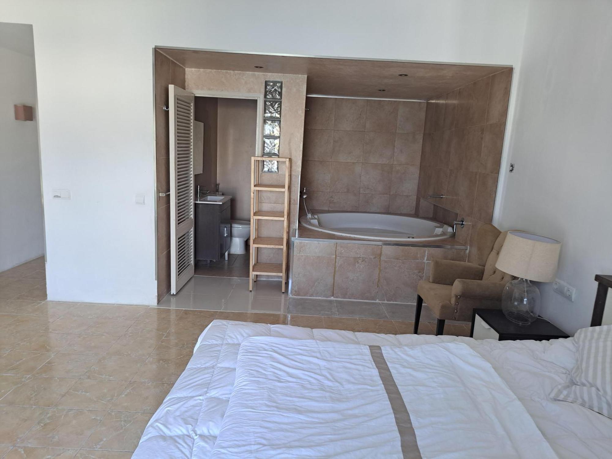 Private Suites In Huge Penthouse 1St Line Puerto Banus, Incredible Views, Jacuzzis Marbella Exteriör bild