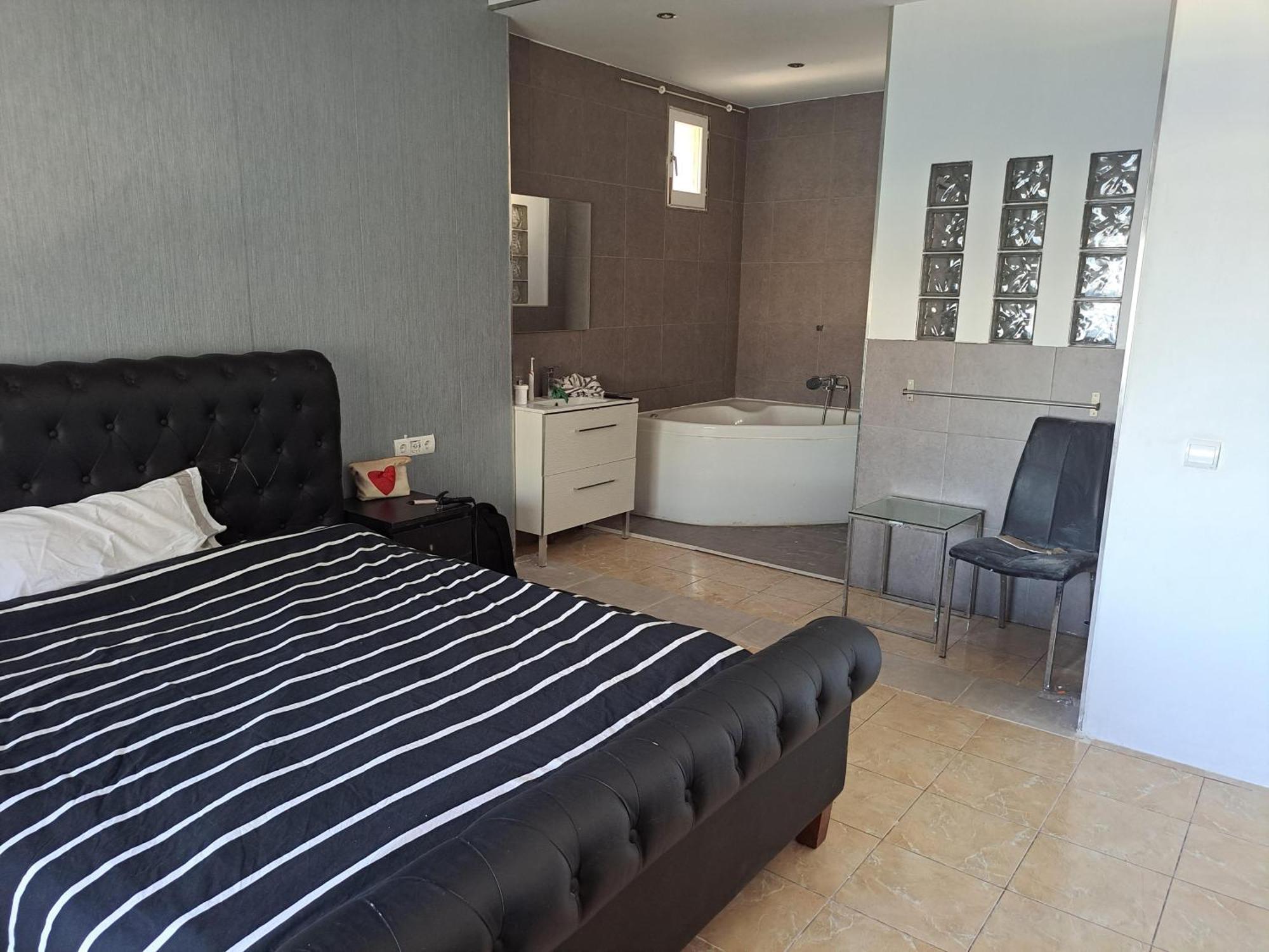 Private Suites In Huge Penthouse 1St Line Puerto Banus, Incredible Views, Jacuzzis Marbella Exteriör bild