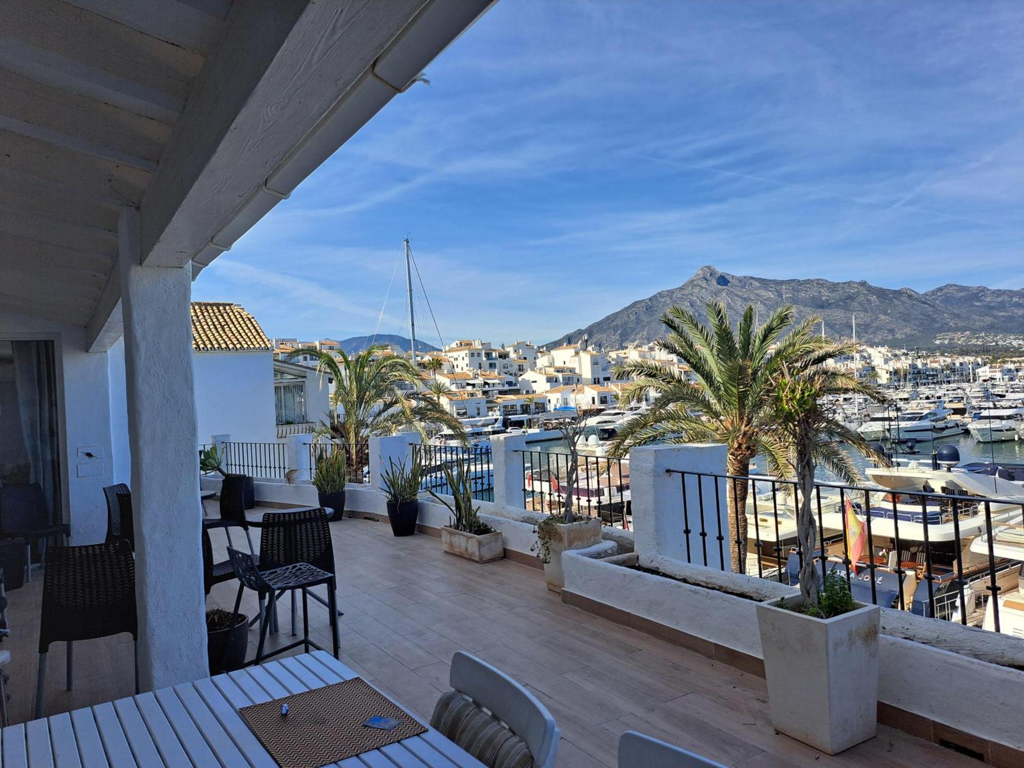 Private Suites In Huge Penthouse 1St Line Puerto Banus, Incredible Views, Jacuzzis Marbella Exteriör bild
