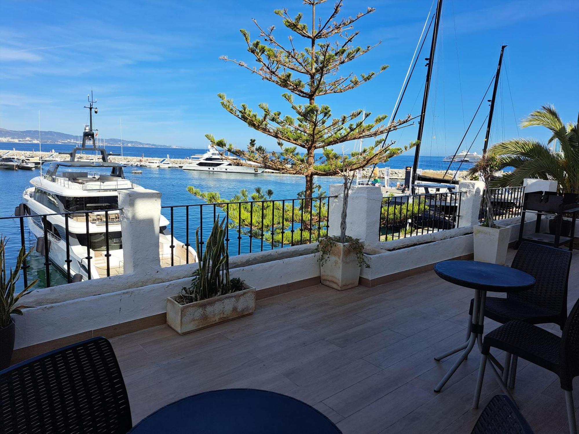 Private Suites In Huge Penthouse 1St Line Puerto Banus, Incredible Views, Jacuzzis Marbella Exteriör bild